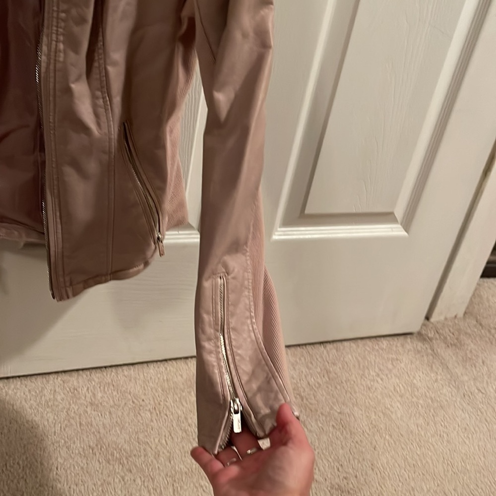 Leather jacket - Picture 3 of 13